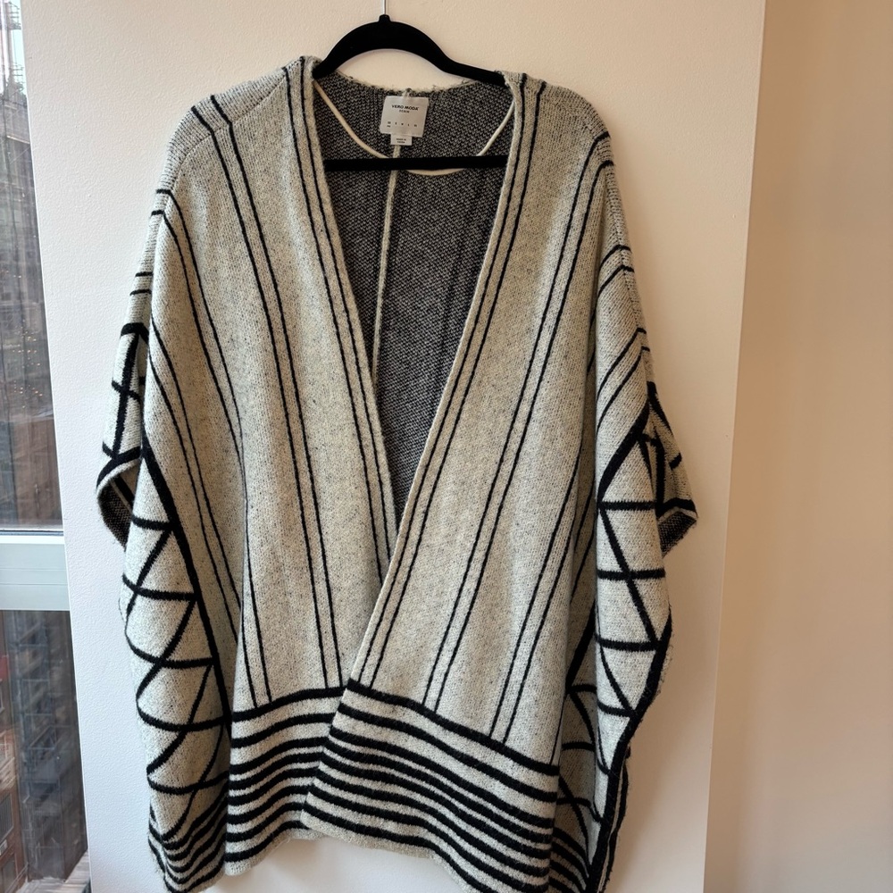 Vero Moda Monochrome Striped Poncho
